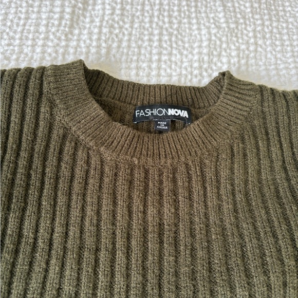 Sweater Set size Small - Picture 3 of 6